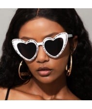 Shining Rhinestone Rimmed Peach Heart Design Wholesale Fashion Women Sunglasses - White