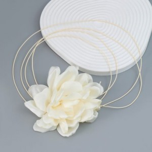 Elegant Big Flower Design Wholesale Women Choker Necklace - White