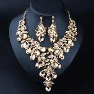 U. S. Fashion Jewelry Exaggerated Dinner Accessories Rhinestone Necklace Earrings Set - Champagne