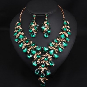 U. S. Fashion Jewelry Exaggerated Dinner Accessories Rhinestone Necklace Earrings Set - Green