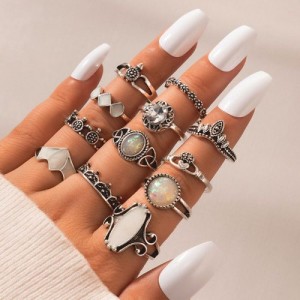 Popular Vintage Style Crown and Small Flower Design 16 Pcs Wholesale Women Ring Set