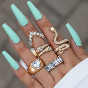 U. S. Fashion Snake and Peach Heart Design 5 Pcs Wholesale Women Ring Set - White