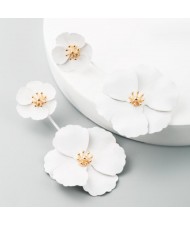 Korean Fashion Sweet Flowers Bohemian Style Solid Color Alloy Wholesale Costume Earrings - White