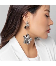 Candy Color Vintage Flower Fashion Wholesale Women Dangle Earrings - Platinum