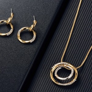 Popular Business Style Rhinestone Circle Pendant Wholesale Women Wedding Jewelry Set Necklace and Earrings Set - Golden