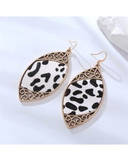 Creative Leather Texture Leopard Hollow Leaf Design Wholesale Fashion Earrings