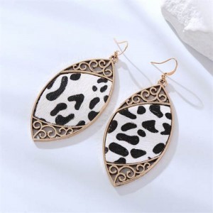 Creative Leather Texture Leopard Hollow Leaf Design Wholesale Fashion Earrings