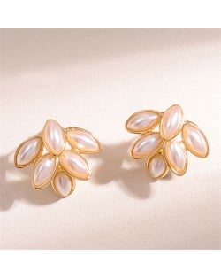 Pearl Fashion Elegant Leaves Design Wholesale Women Stud Earrings - Golden