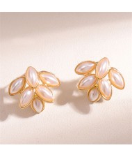 Pearl Fashion Elegant Leaves Design Wholesale Women Stud Earrings - Golden