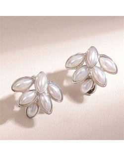 Pearl Fashion Elegant Leaves Design Wholesale Women Stud Earrings - Silver