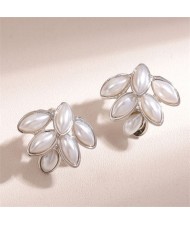 Pearl Fashion Elegant Leaves Design Wholesale Women Stud Earrings - Silver