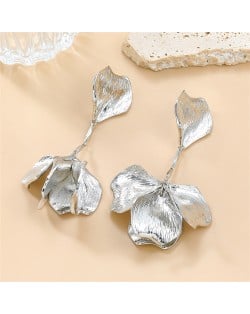 Vintage Flower Design Fashion Wholesale Alloy Women Dangle Earrings - Silver