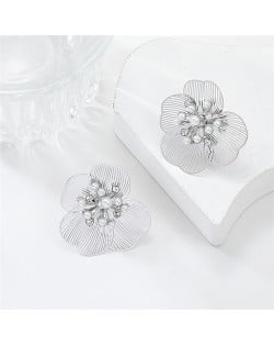 French Style Elegant Flower Design Alloy Fashion Wholesale Women Stud Earrings - Silver