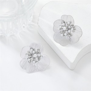 French Style Elegant Flower Design Alloy Fashion Wholesale Women Stud Earrings - Silver