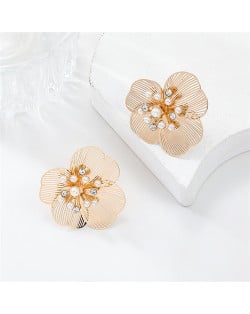 French Style Elegant Flower Design Alloy Fashion Wholesale Women Stud Earrings - Golden