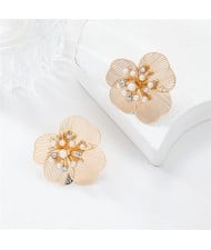 French Style Elegant Flower Design Alloy Fashion Wholesale Women Stud Earrings - Golden