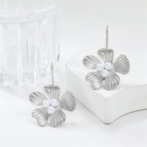 Business Style Elegant Pearl Alloy Flower Fashion Wholesale Women Hook Earrings - Silver