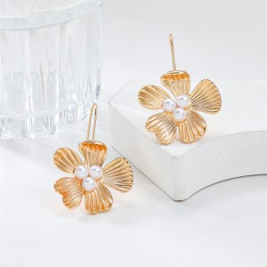 Business Style Elegant Pearl Alloy Flower Fashion Wholesale Women Hook Earrings - Golden