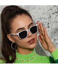 Vintage Classic Thin Frame Simple Design Wholesale Fashion Women Sunglasses - White