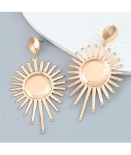 High Fashion Artistic Waterdrop Design Women Earrings - Golden