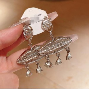 Vintage Lips with Rhinestone Drops Bling Fashion Wholesale Women Alloy Costume Earrings - Silver