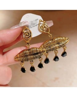 Vintage Lips with Rhinestone Drops Bling Fashion Wholesale Women Alloy Costume Earrings - Golden