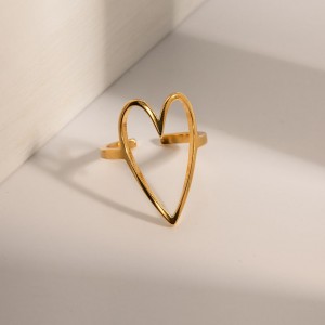 Retro Golden Hollow-out Heart Open-end Fashion Wholesale Titanium Steel Jewelry Women Stainless Steel Ring