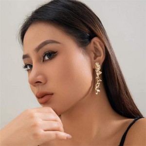 American Fashion Liquid Pleated Metallic Style Wholesale Women Alloy Earrings - Golden