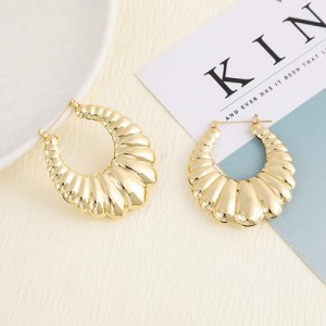 American Bold Fashion Floral Petals Metallic Style Wholesale Earrings
