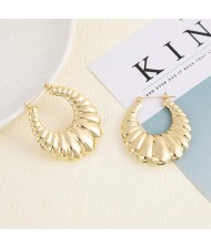American Bold Fashion Floral Petals Metallic Style Wholesale Earrings