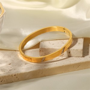 Titanium Steel Jewelry Wholesale Bling Rhinestone Decorated Women Stainless Steel Bangle