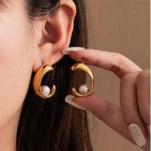 High Quality Titanium Steel Wholesale Fashion Jewelry Pearl Decor Moon Shape Women Stainless Steel Earrings