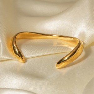 Irregular Open-end Design 18K Gold Plated Fashion Stainless Steel Wholesale Bangle - Golden