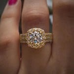 Luxurious Halo Zircon Copper Wholesale Women Wedding Ring - Gold