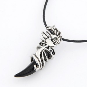 Wolf Tooth Design Necklace - Black