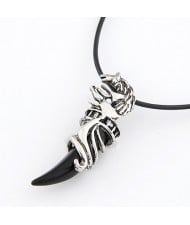 Wolf Tooth Design Necklace - Black