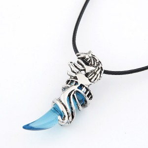 Wolf Tooth Design Necklace - Blue