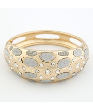 Rhinestones Inlaid with Flower Petals Design Bangle - Golden with Gray
