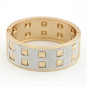 Punk Fashion Square Rivets Dull Polish Style Bangle - Golden with Light Gray