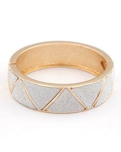 Elegant Dull Polish Geometric Pattern Surface Bangle - Golden