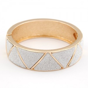 Elegant Dull Polish Geometric Pattern Surface Bangle - Golden