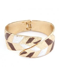 Court Genre Leaves Texture Fashion Golden Bangle - Brown