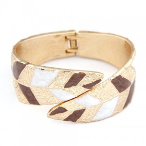Court Genre Leaves Texture Fashion Golden Bangle - Brown