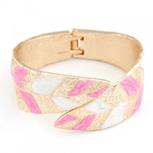 Court Genre Leaves Texture Fashion Golden Bangle - Pink