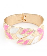 Court Genre Leaves Texture Fashion Golden Bangle - Pink