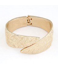 Court Genre Leaves Texture Fashion Golden Bangle