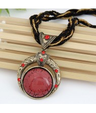 Vintage Bohemian Engraving Pattern Round Gem Inlaid Pendant Necklace - Red