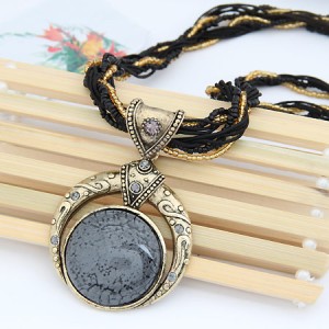 Vintage Bohemian Engraving Pattern Round Gem Inlaid Pendant Necklace - Gray