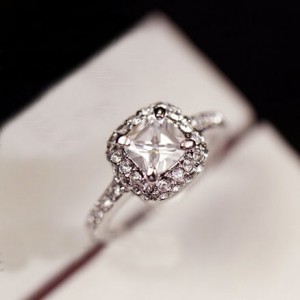 Transparent Austrian Crystal Inlaid Plain Style 18K Platinum Ring