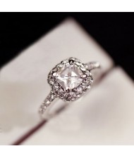Transparent Austrian Crystal Inlaid Plain Style 18K Platinum Ring
